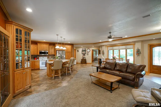 $525,000 | 300 Oak Valley Drive, Goodfield, IL 61742
