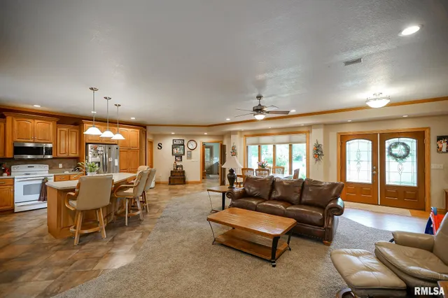 $525,000 | 300 Oak Valley Drive, Goodfield, IL 61742