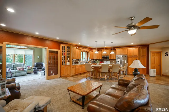 $525,000 | 300 Oak Valley Drive, Goodfield, IL 61742