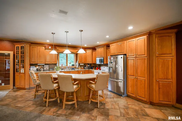 $525,000 | 300 Oak Valley Drive, Goodfield, IL 61742