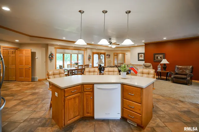 $525,000 | 300 Oak Valley Drive, Goodfield, IL 61742