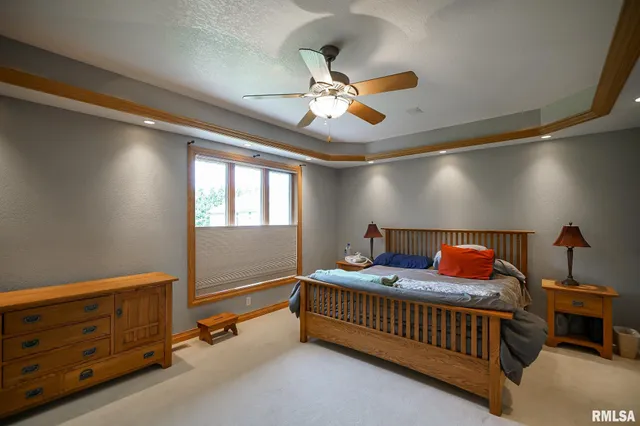 $525,000 | 300 Oak Valley Drive, Goodfield, IL 61742