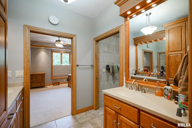 $525,000 | 300 Oak Valley Drive, Goodfield, IL 61742