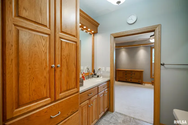 $525,000 | 300 Oak Valley Drive, Goodfield, IL 61742