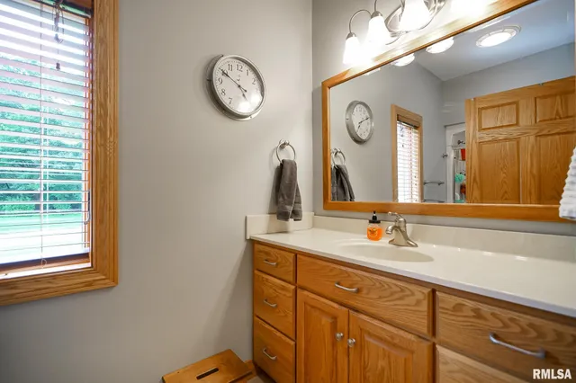 $525,000 | 300 Oak Valley Drive, Goodfield, IL 61742