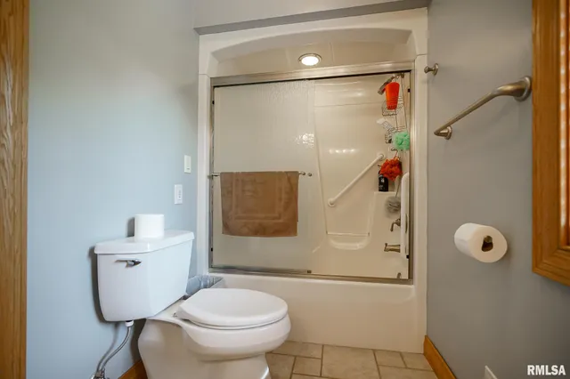 $525,000 | 300 Oak Valley Drive, Goodfield, IL 61742