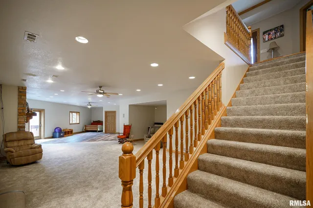 $525,000 | 300 Oak Valley Drive, Goodfield, IL 61742