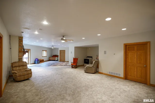 $525,000 | 300 Oak Valley Drive, Goodfield, IL 61742