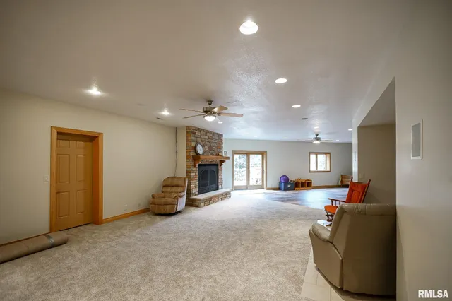 $525,000 | 300 Oak Valley Drive, Goodfield, IL 61742