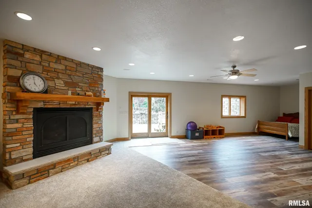 $525,000 | 300 Oak Valley Drive, Goodfield, IL 61742