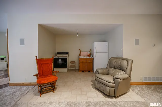 $525,000 | 300 Oak Valley Drive, Goodfield, IL 61742