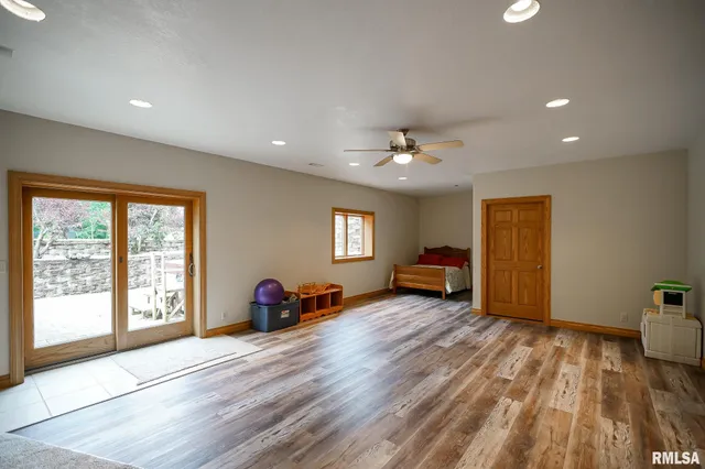 $525,000 | 300 Oak Valley Drive, Goodfield, IL 61742