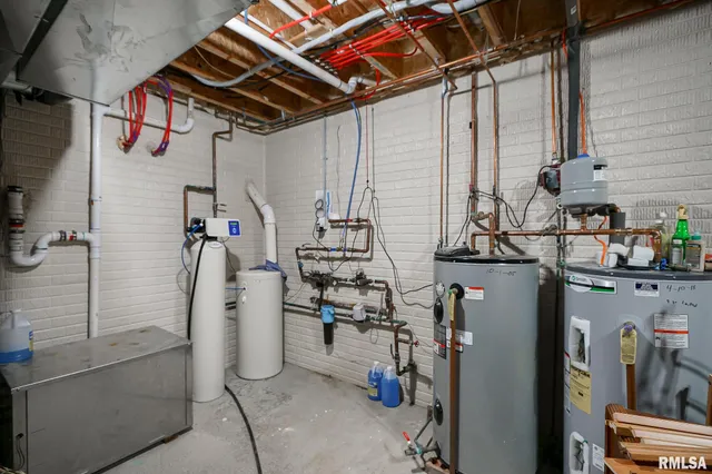 $525,000 | 300 Oak Valley Drive, Goodfield, IL 61742