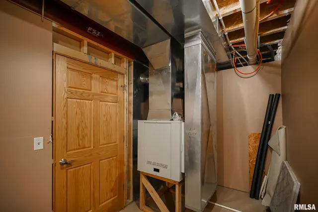 $525,000 | 300 Oak Valley Drive, Goodfield, IL 61742