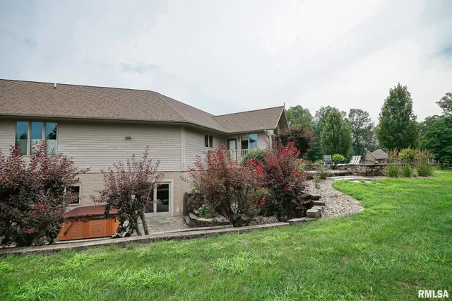 $525,000 | 300 Oak Valley Drive, Goodfield, IL 61742