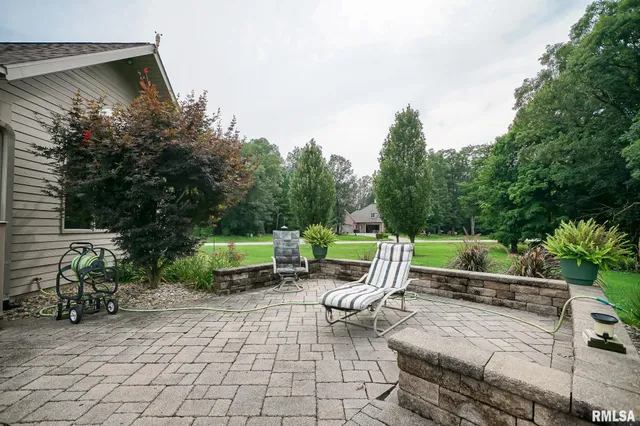 $525,000 | 300 Oak Valley Drive, Goodfield, IL 61742