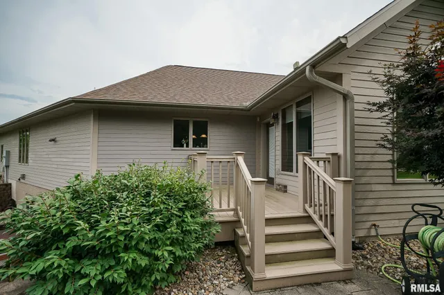 $525,000 | 300 Oak Valley Drive, Goodfield, IL 61742