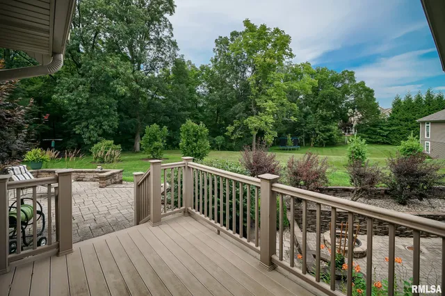 $525,000 | 300 Oak Valley Drive, Goodfield, IL 61742