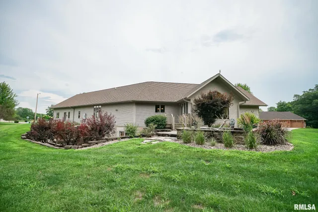 $525,000 | 300 Oak Valley Drive, Goodfield, IL 61742