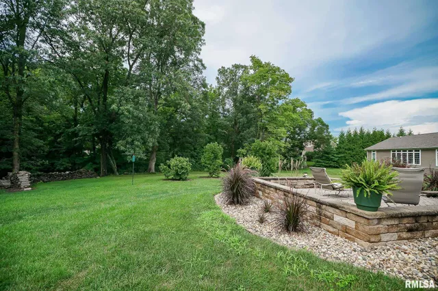 $525,000 | 300 Oak Valley Drive, Goodfield, IL 61742