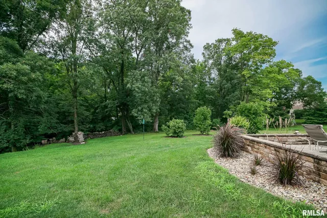 $525,000 | 300 Oak Valley Drive, Goodfield, IL 61742
