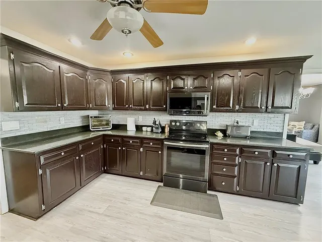 $579,000 | 27119 Southridge Drive, Maryville, MO 64468