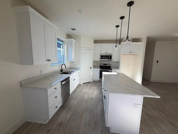 $2,100 | 5707 Barkridge Drive, Granbury, TX 76048