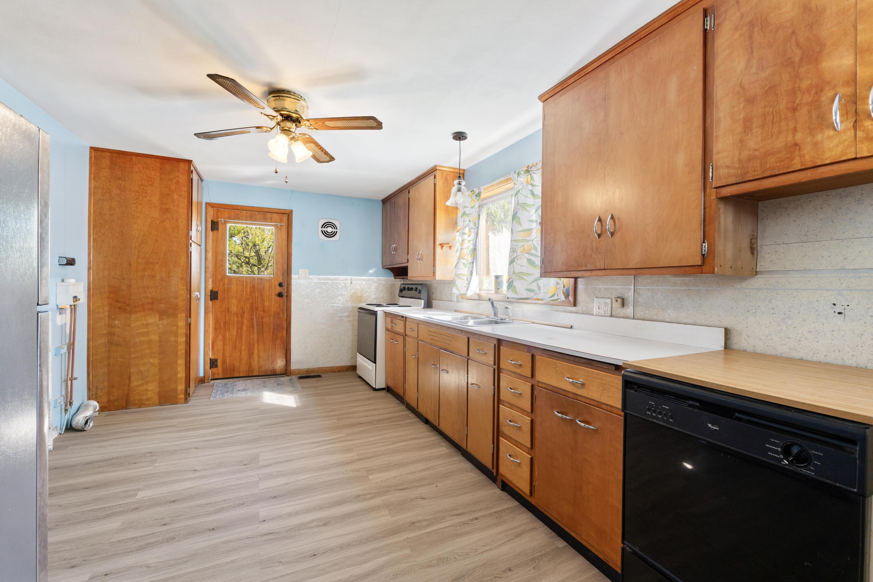 417 North Front Street La Rue, OH 43332 - Photo 7 of 20 417 n front st (Interior)-9