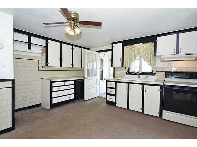 9 Dudley Drive Narragansett, RI 02882 - Photo 11 of 25 Kitchen.