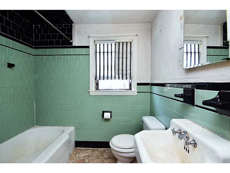 9 Dudley Drive Narragansett, RI 02882 - Photo 21 of 25 Bathroom.