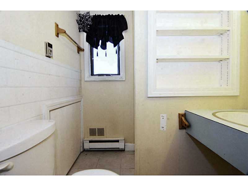 9 Dudley Drive Narragansett, RI 02882 - Photo 22 of 25 Bathroom.
