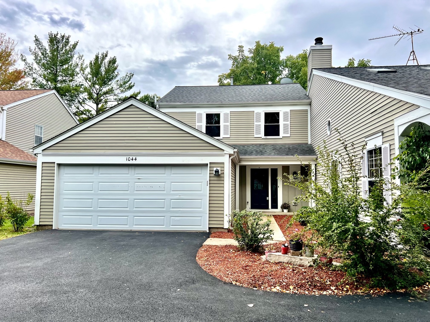 1044 Devonshire Avenue, Naperville, IL 60540 Compass