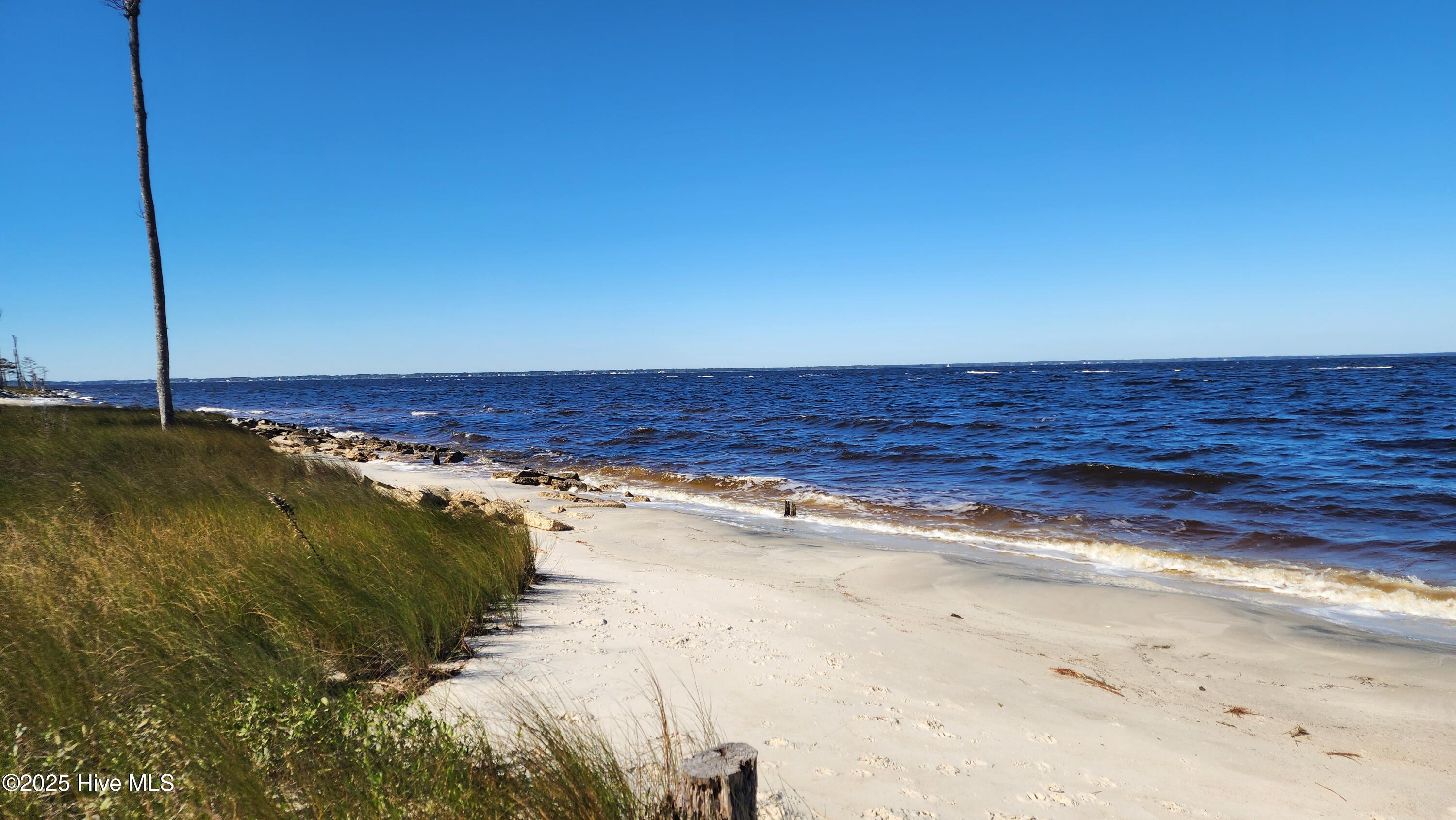 112 Sandy Point Drive Beaufort, NC 28516 - Photo 18 of 27 20241018_143302