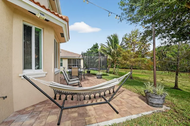 $549,000 | 830 Palm Tree Lane, West Palm Beach, FL 33415