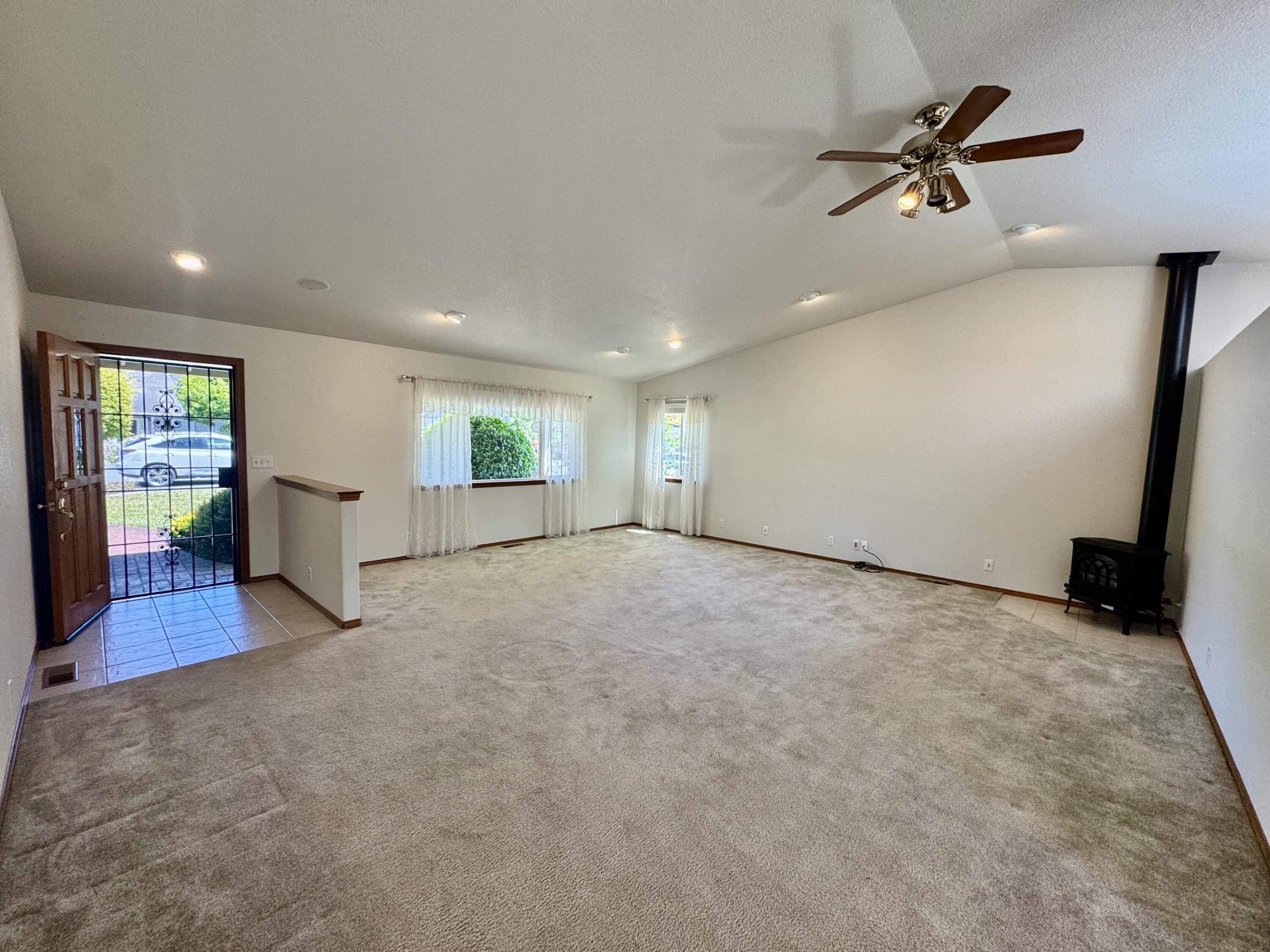596 Senestraro Way Fortuna, CA 95540 - Photo 5 of 28