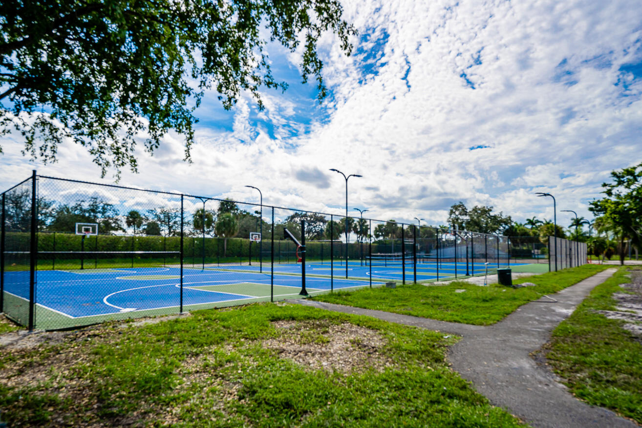 9260 Gettysburg Road Boca Raton, FL 33434 - Photo 6 of 19 9260 Gettysburg Rd - Community Basketbal