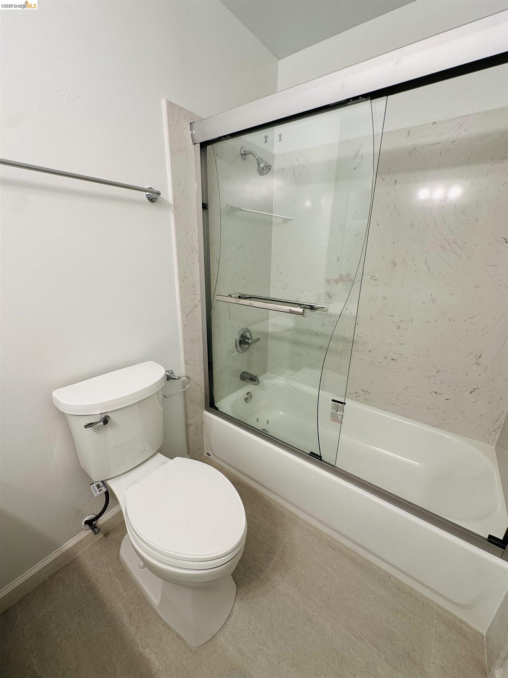 9005 Alcosta Boulevard, Unit 189 San Ramon, CA 94583 - Photo 9 of 20 Full bath featuring enclosed tub / shower combo and toilet