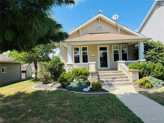 $235,000 | 977 West St Louis Street, Nashville, IL 62263