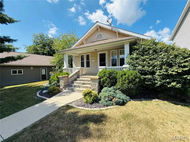 $235,000 | 977 West St Louis Street, Nashville, IL 62263