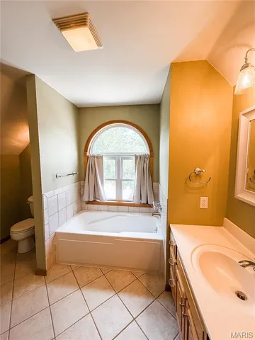 $235,000 | 977 West St Louis Street, Nashville, IL 62263