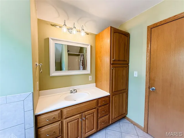 $235,000 | 977 West St Louis Street, Nashville, IL 62263