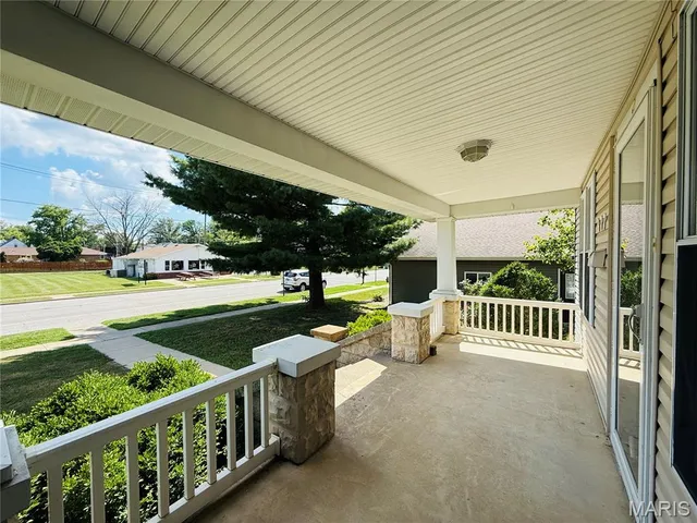 $235,000 | 977 West St Louis Street, Nashville, IL 62263