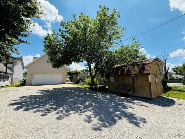 $235,000 | 977 West St Louis Street, Nashville, IL 62263