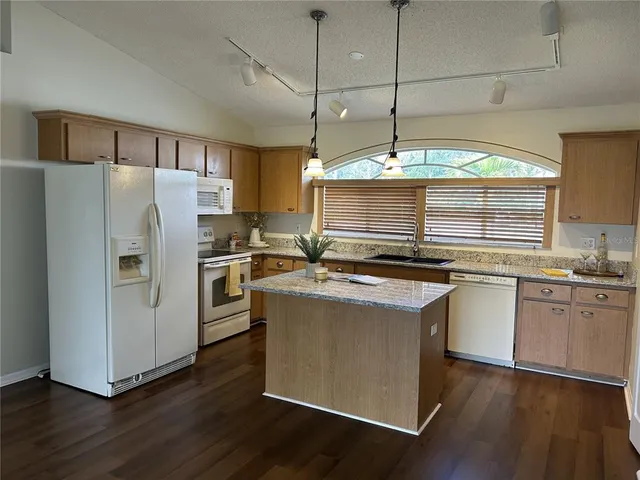 $2,600 | 2877 56th Ave Circle East, Bradenton, FL 34203