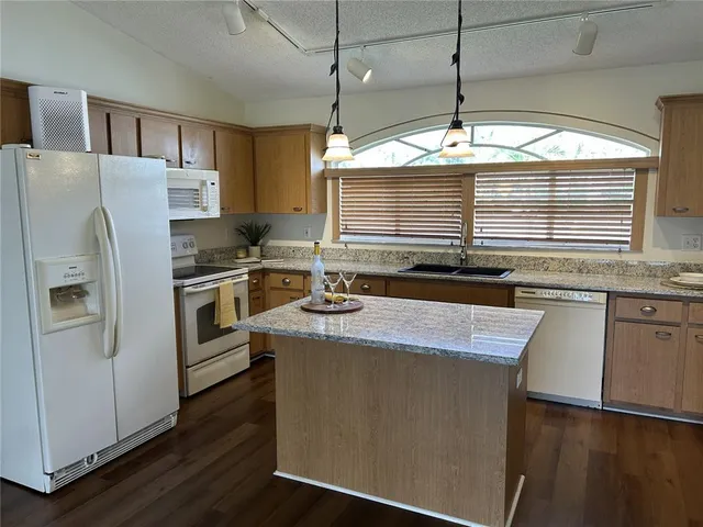 $2,600 | 2877 56th Ave Circle East, Bradenton, FL 34203