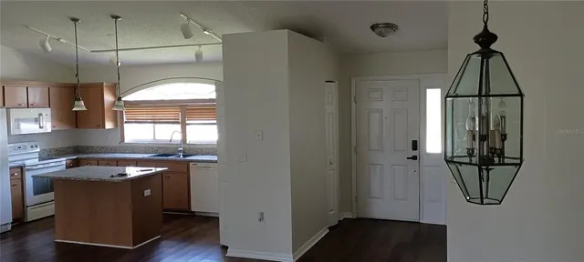 $2,600 | 2877 56th Ave Circle East, Bradenton, FL 34203