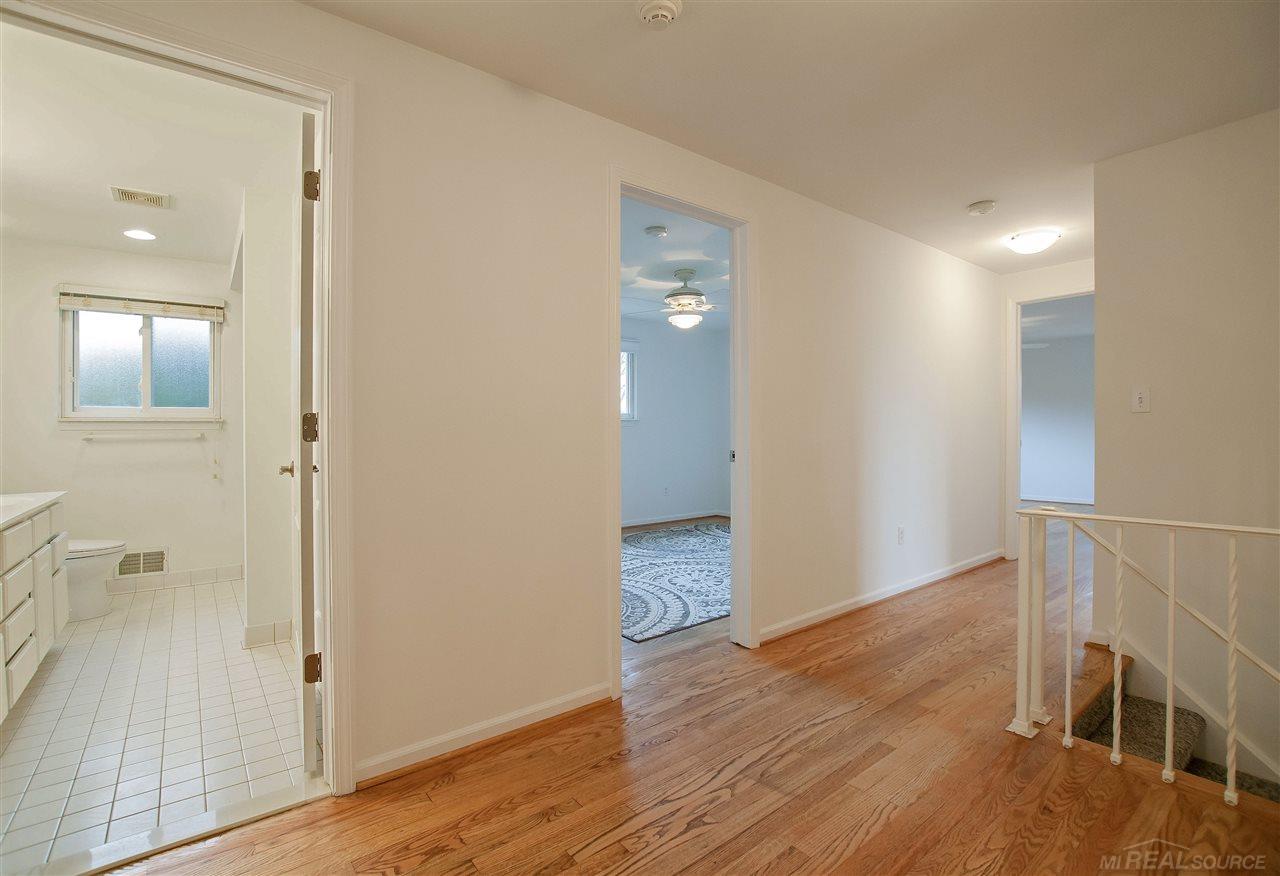 575 South Rosedale Court Grosse Pointe, MI 48236 - Photo 28 of 40 31341027-27.JPG