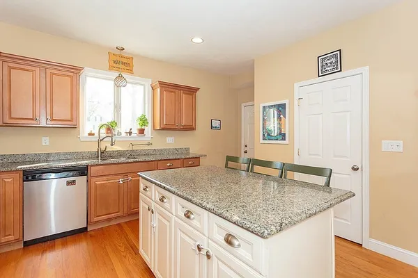 $559,900 | 87 Winn Street, Unit 1, Woburn, MA 01801