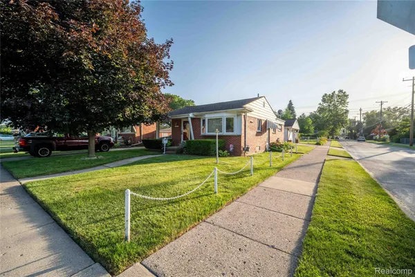 $249,900 | 4402 Vassar Street, Dearborn Heights, MI 48125