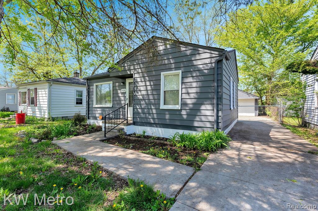 19391 Inkster Road Livonia, MI 48152 - Photo 1 of 18